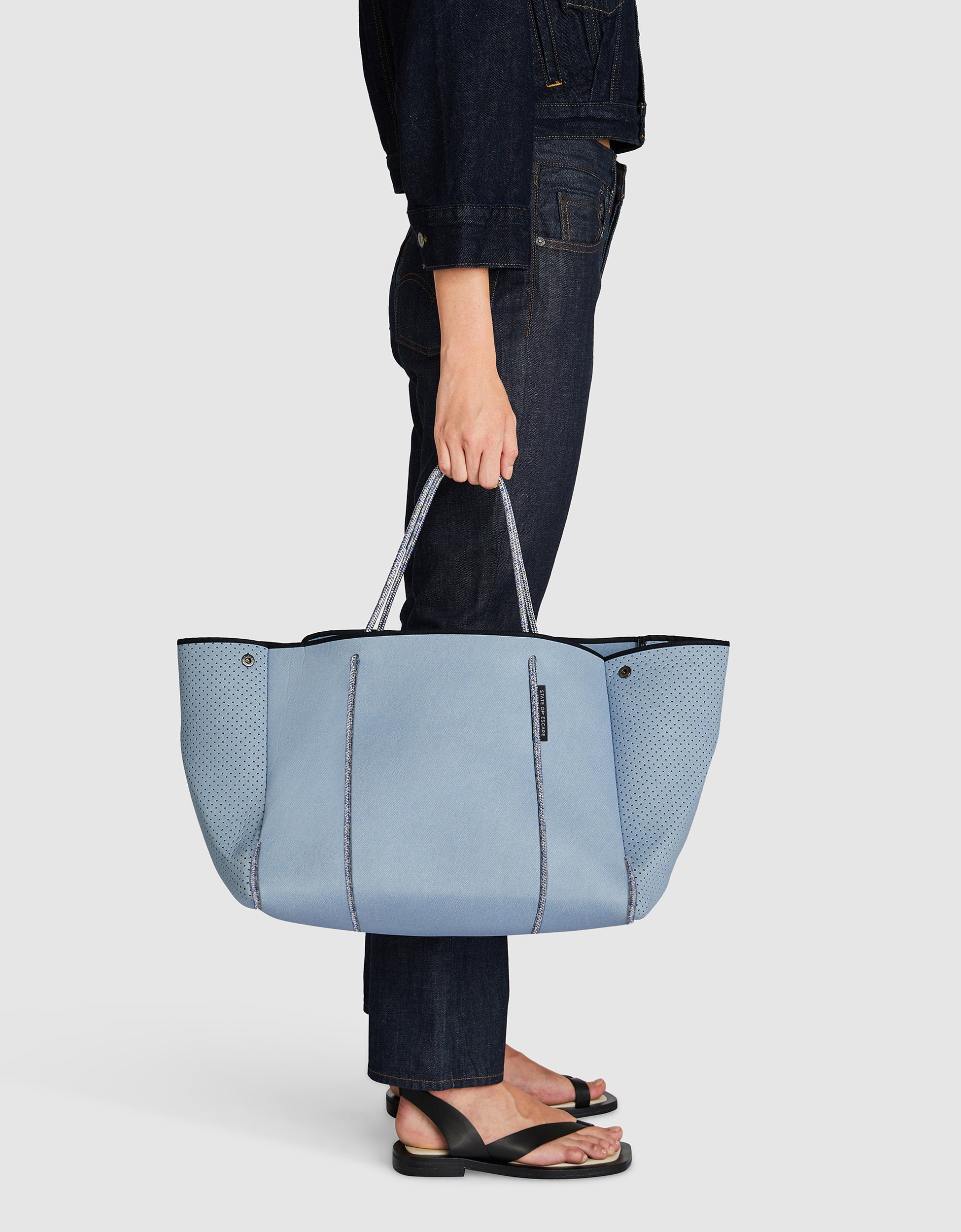 Escape tote in super fade denim – State of Escape