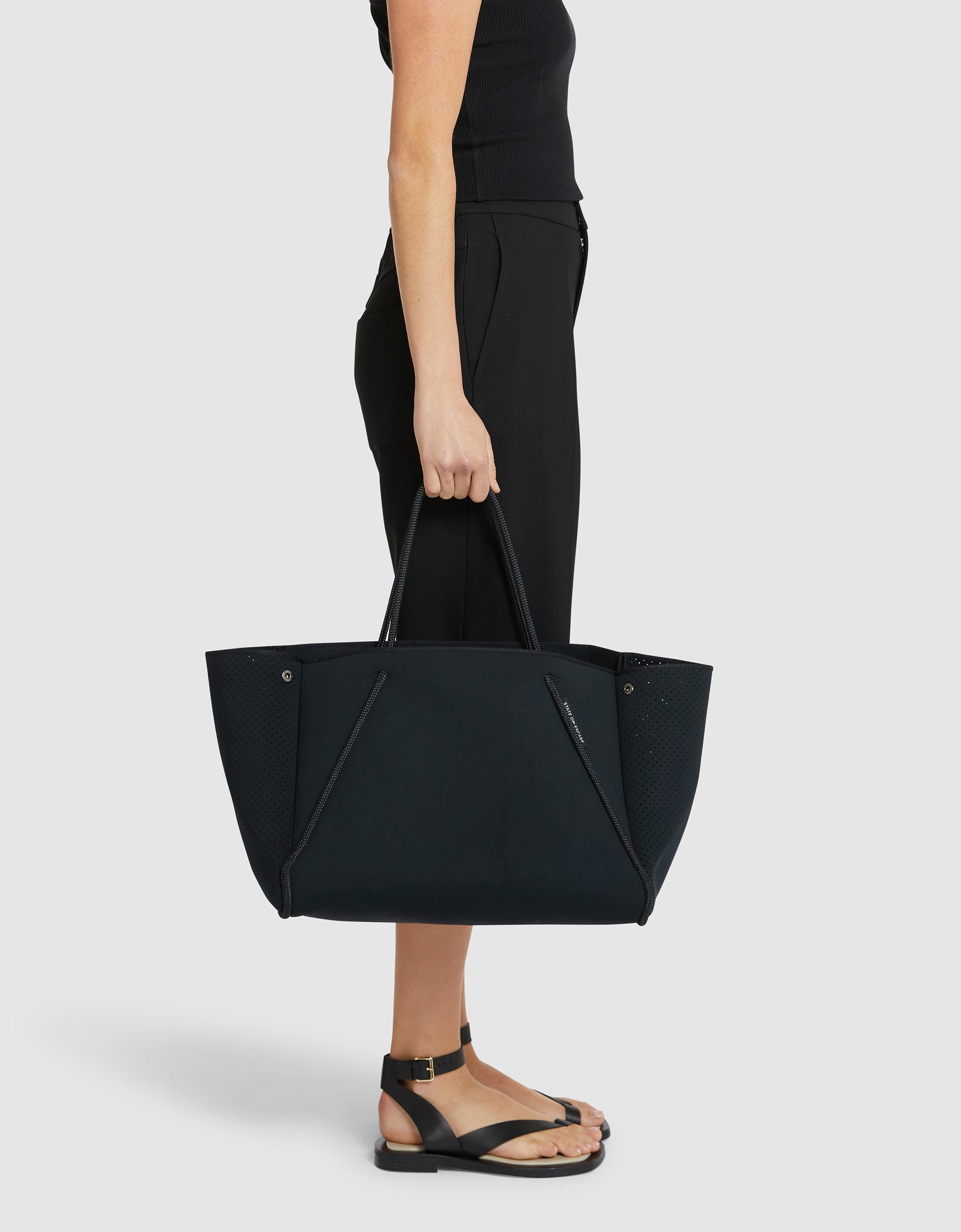 Guise Tote Bag in Black Out |State of Escape