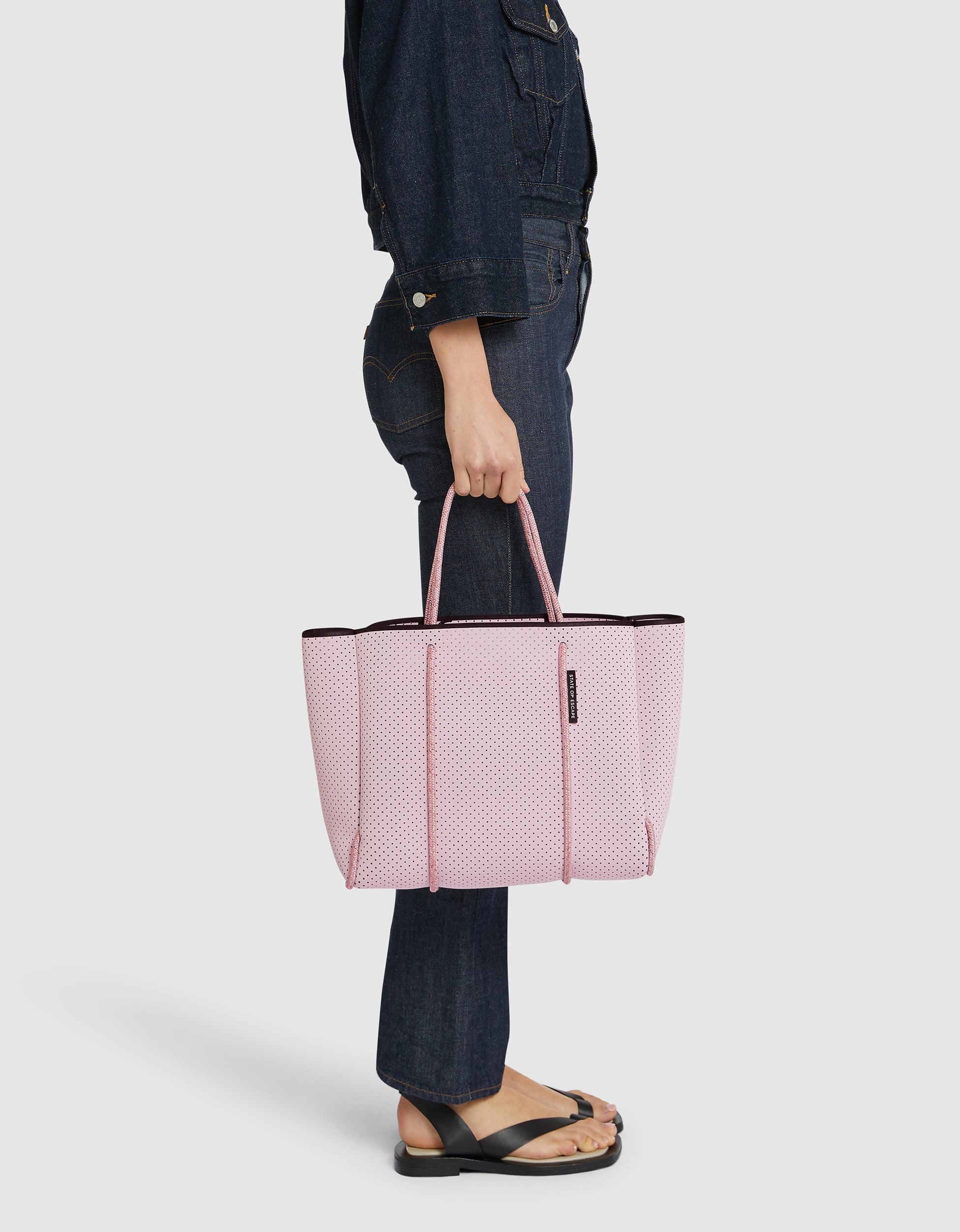 Flying Solo tote in pink mist – State of Escape