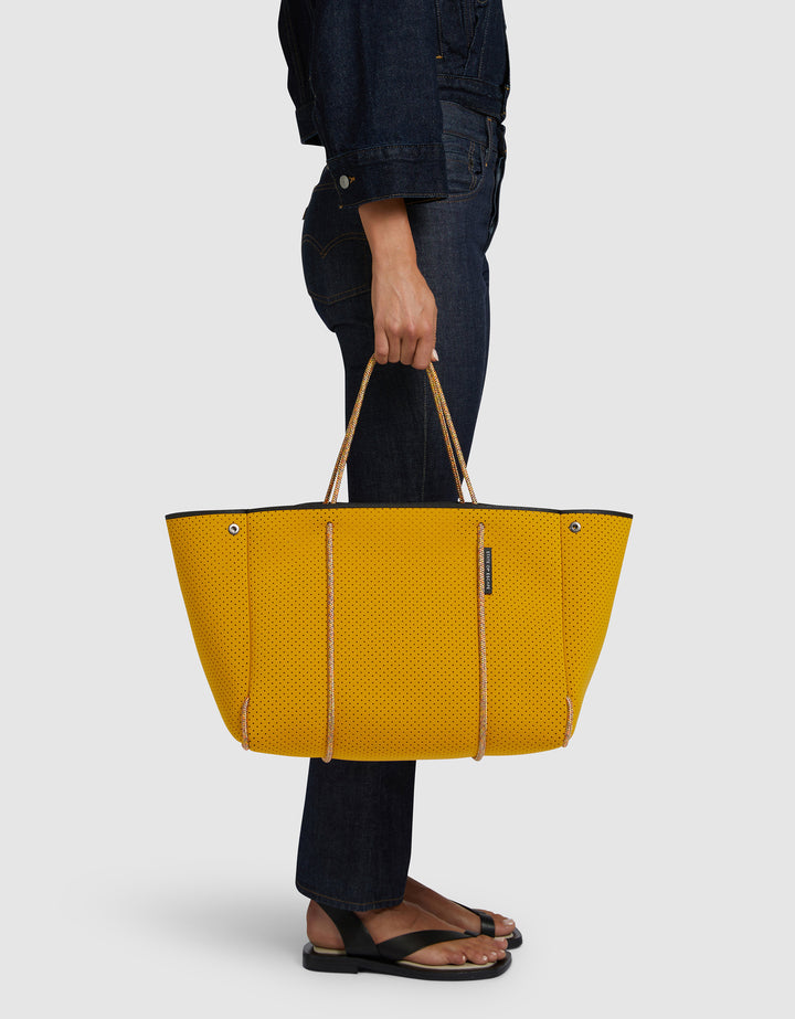 Escape™ tote in amber – State of Escape