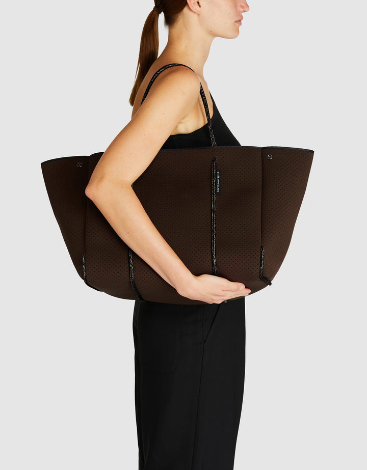 Escape™ tote in cacao – State of Escape