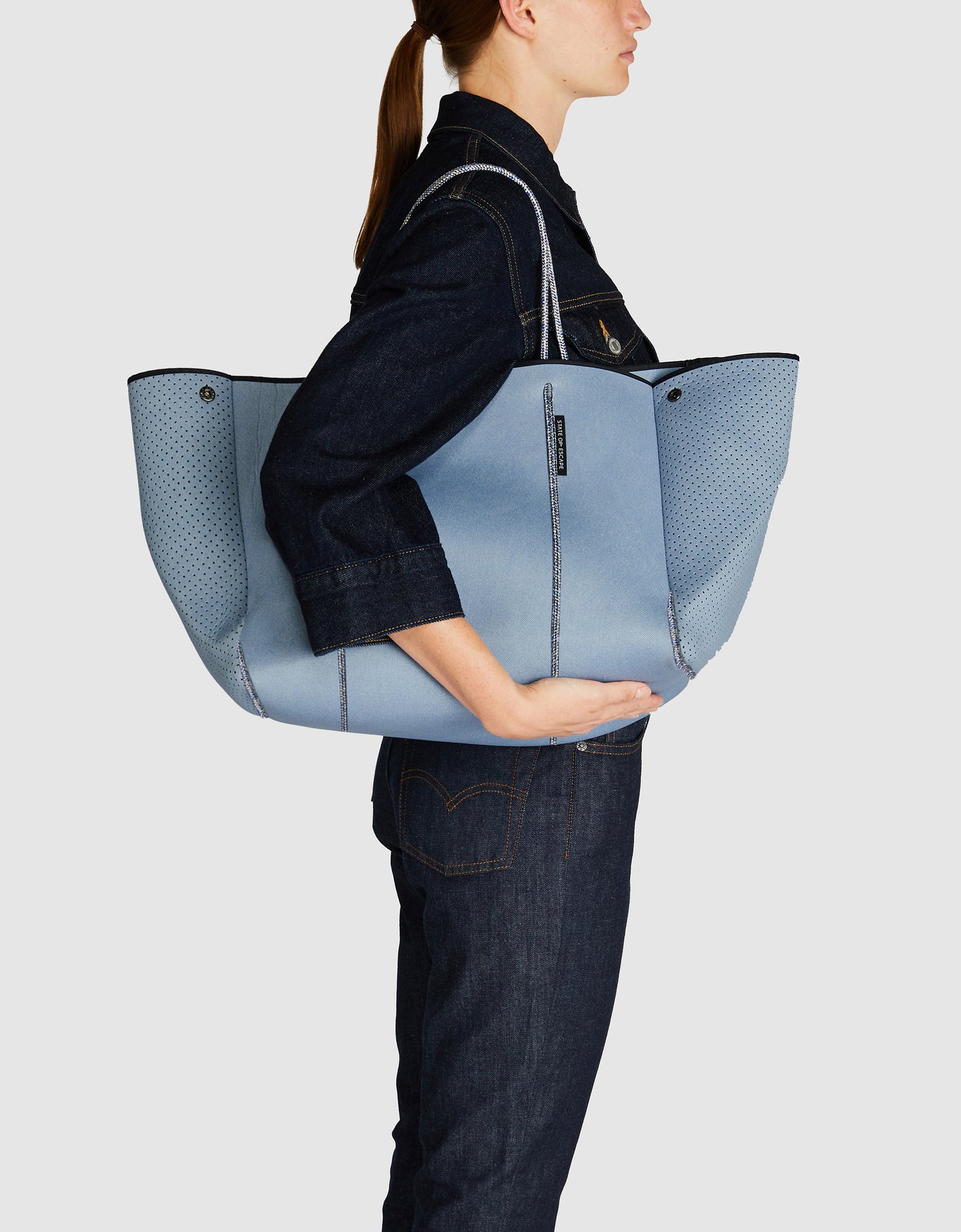 Escape tote in super fade denim – State of Escape