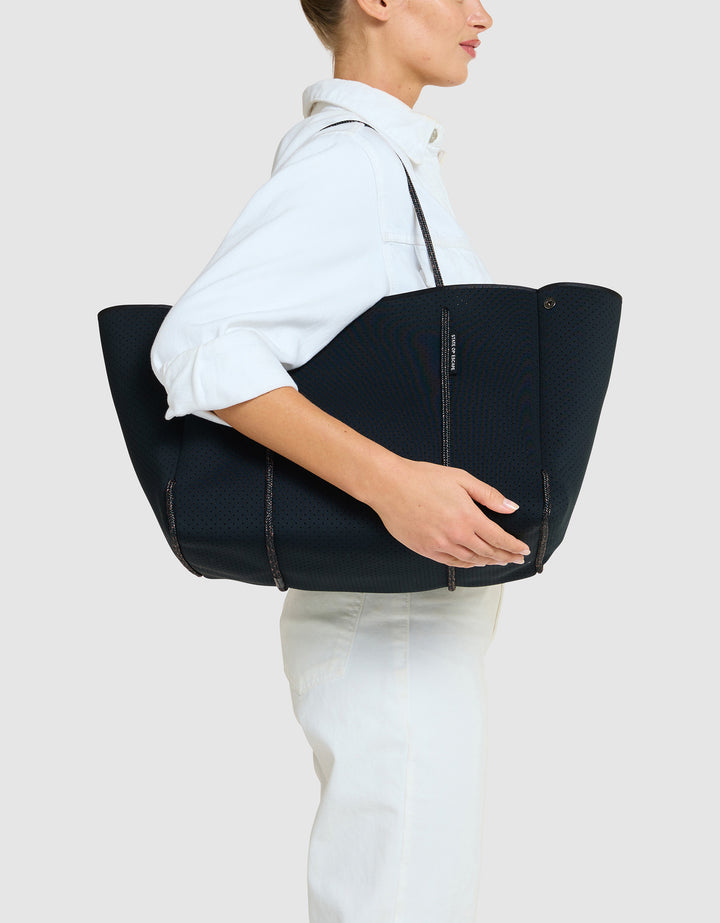 Escape™ tote in black / saddle (dual tone) – State of Escape