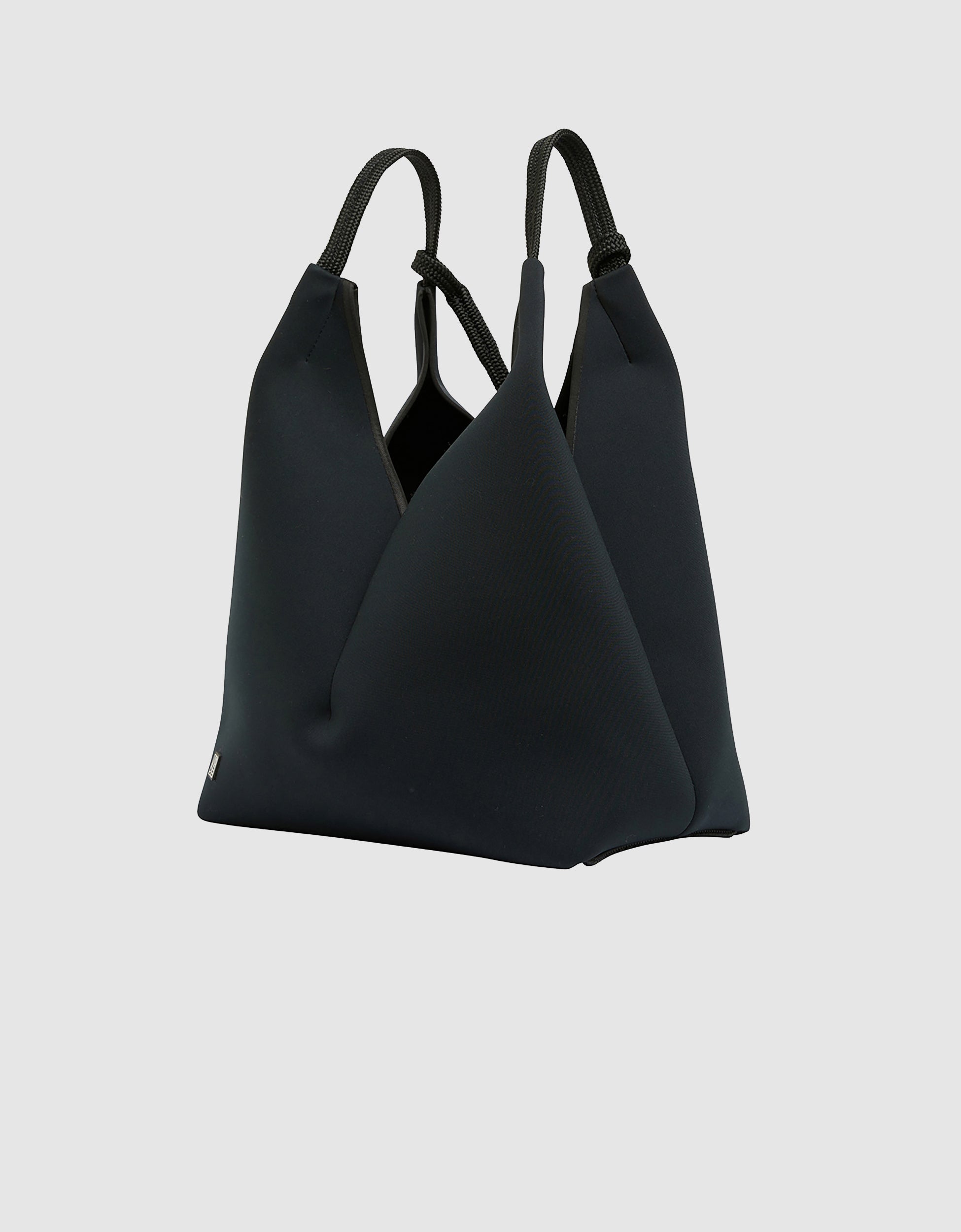 Solstice tote in black – State of Escape