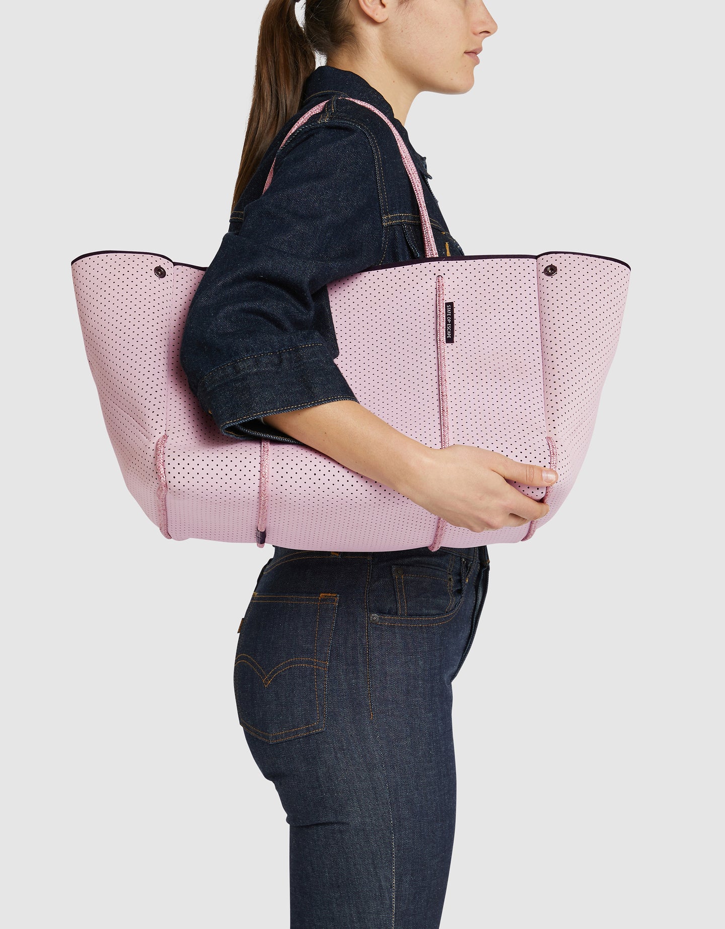 Escape™ tote in pink mist – State of Escape