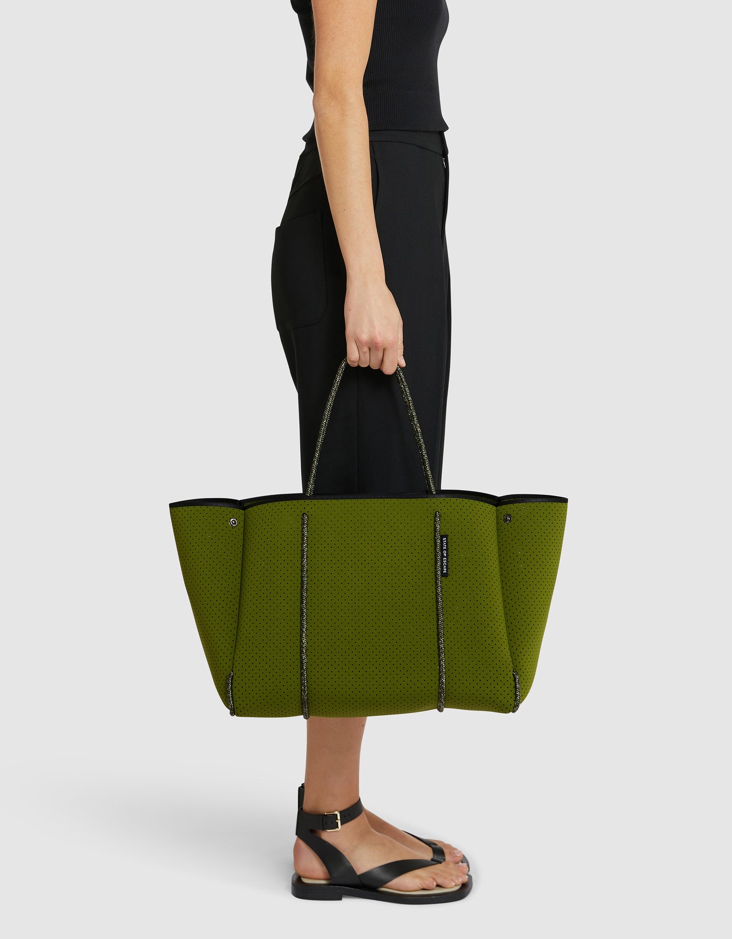 Escape™ tote in sicilian olive – State of Escape