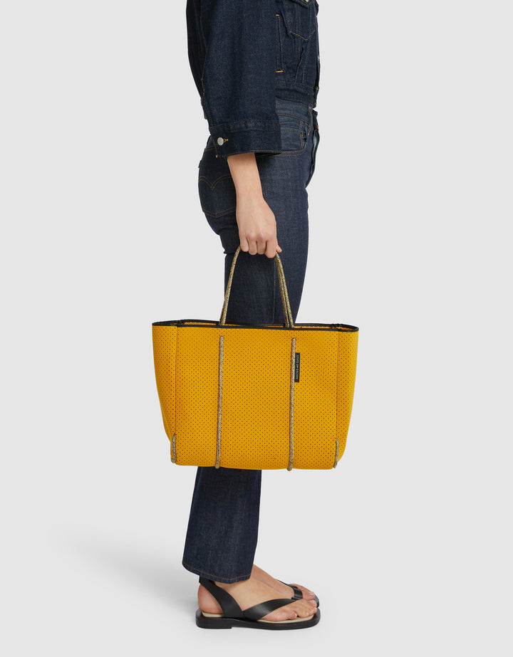 Flying Solo tote in amber – State of Escape