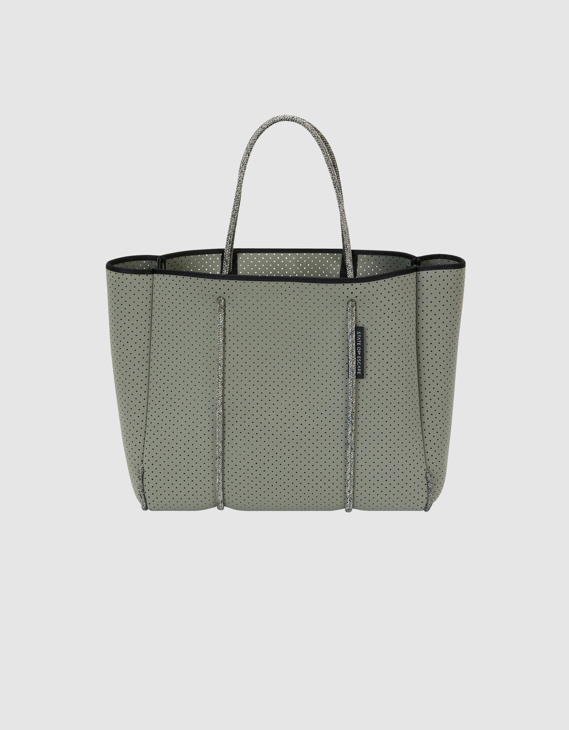 Flying Solo tote in sage green – State of Escape