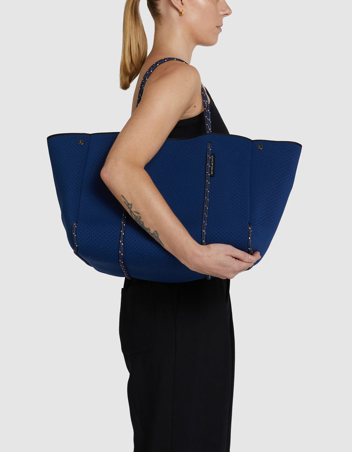 Escape™ tote | Navy & Hot Coral Dual Tone – State of Escape